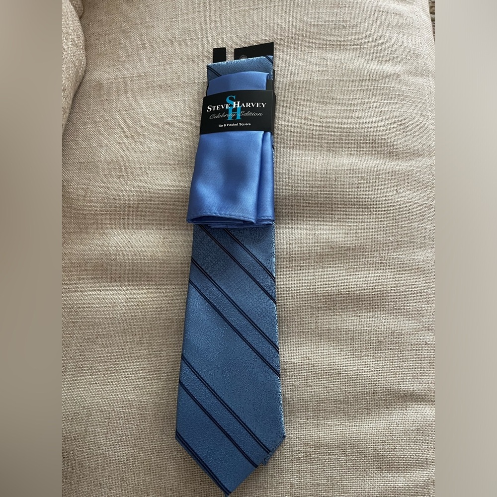 NWT Steve Harvey striped blue tie and pocket square set